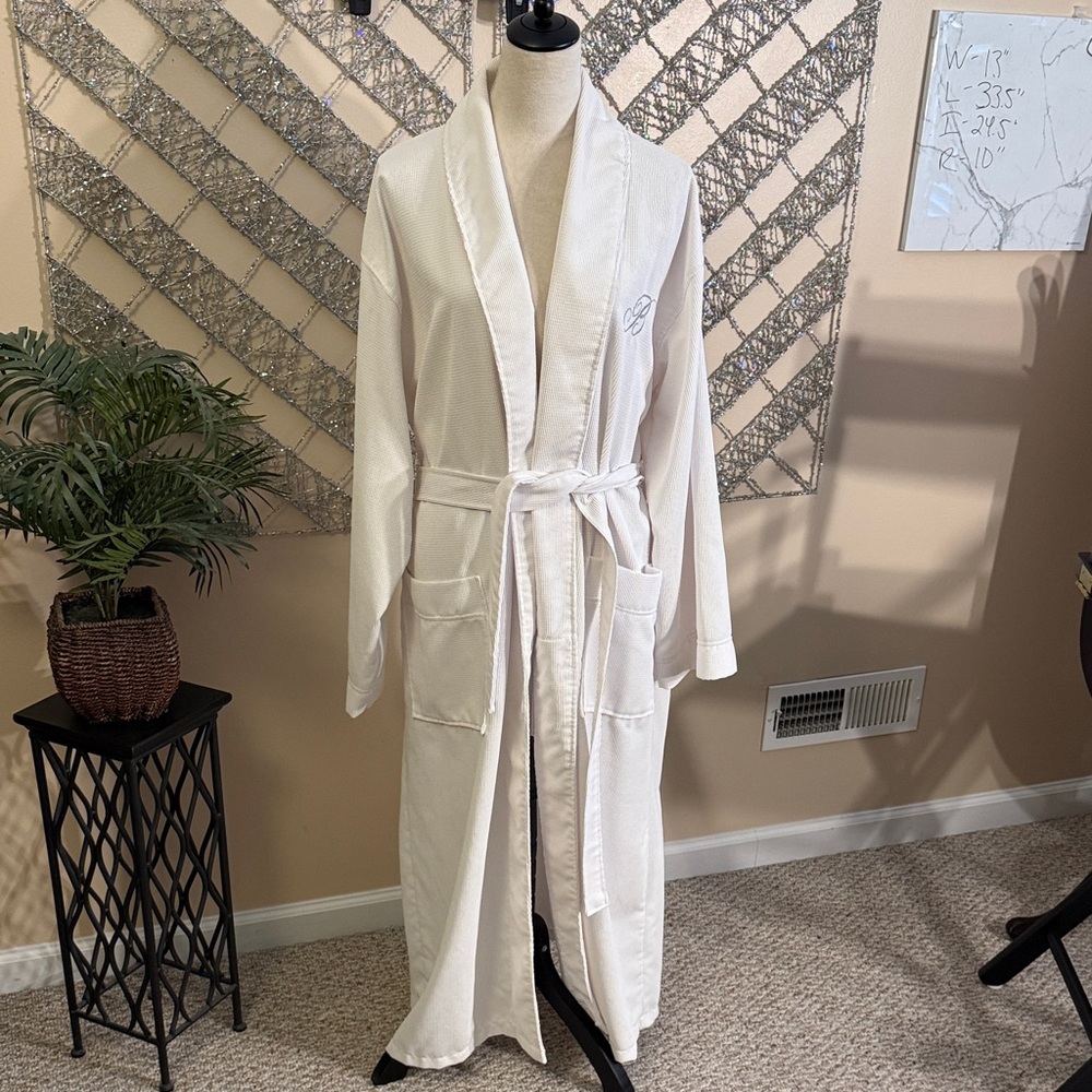 Official Bellagio White Robe with Embroidered Logo
